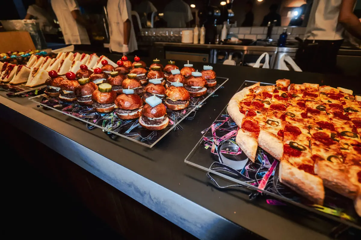 PIZZA SLICE監修のケータリング