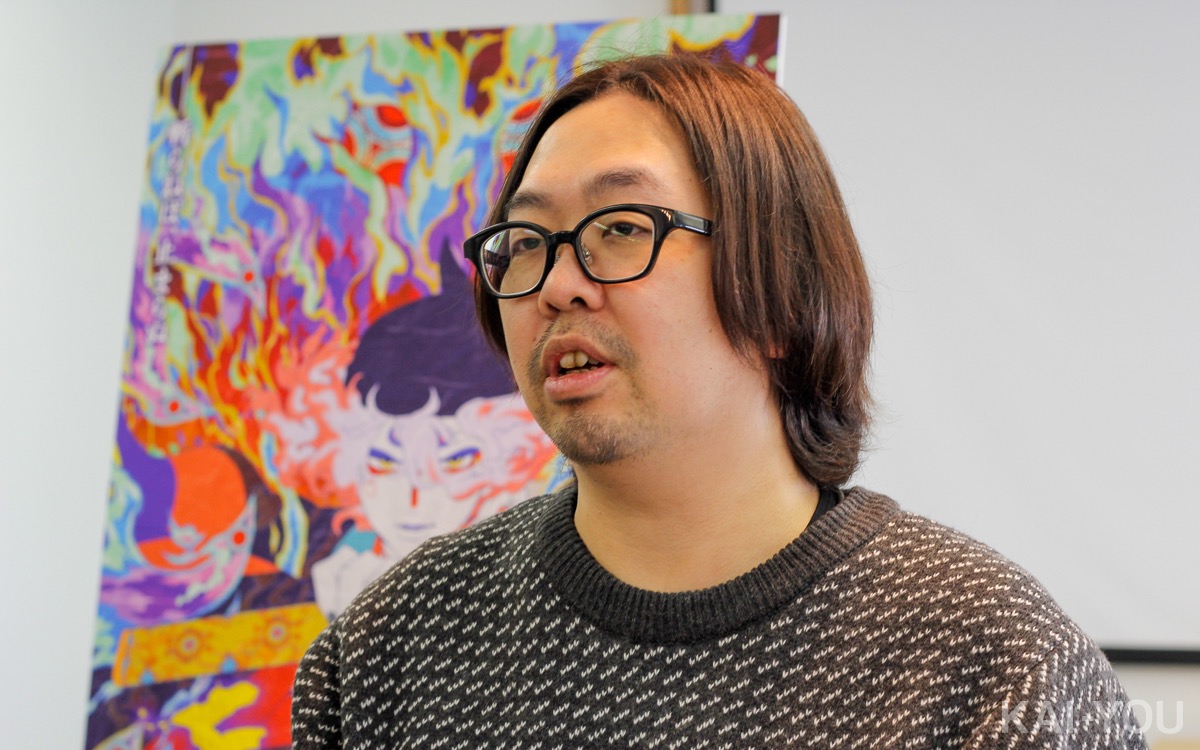 鈴木清崇監督。中村健治監督のTVシリーズ『モ ノノ怪』で撮影を、『空中ブランコ』『C』『ガッチャマン クラウズ インサイト』では演出を担当してきた。