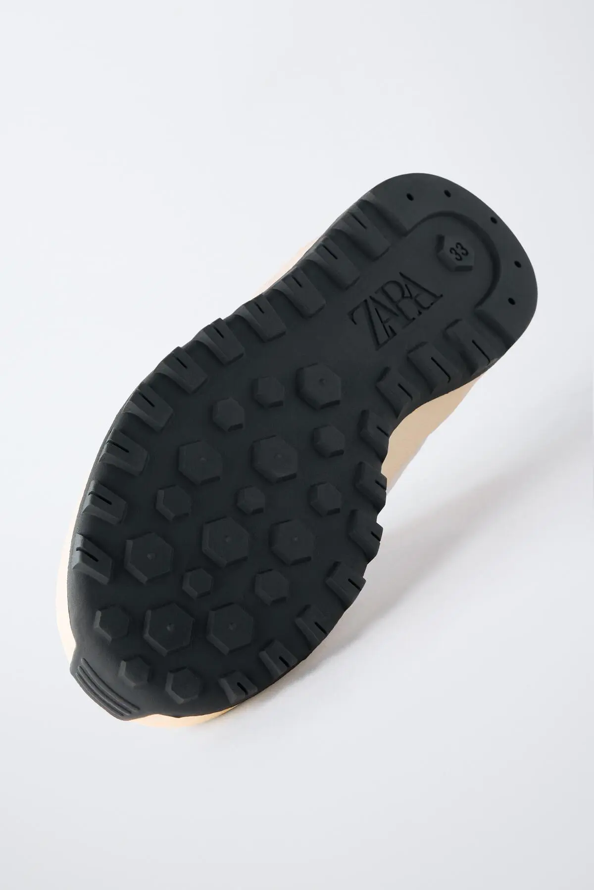 「ピカチュウ ポケモンスニーカー」3