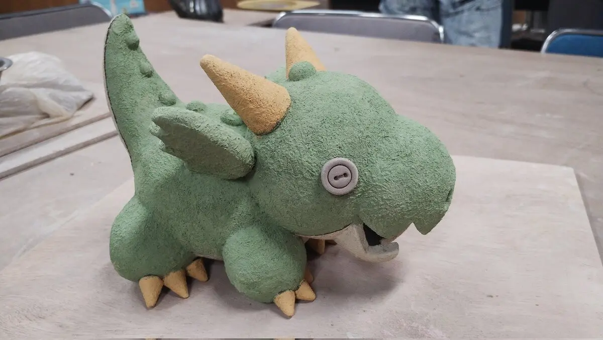 粘土でつくった「ぬいぐるみ風ドラゴン」がかわいすぎる! 今にも動き出しそうなもふもふ感