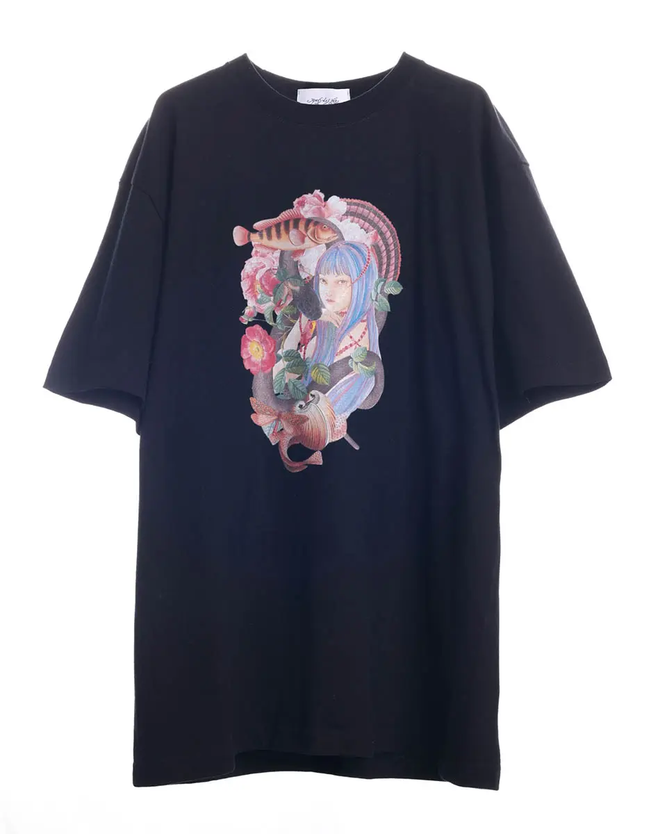 ポップアップで販売される「Snake Tomie T-shirt」（7,370円／S〜XXXL）