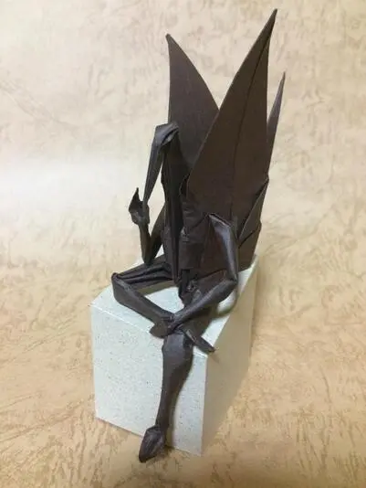 弥勒菩薩半跏思惟像のパロディ作品