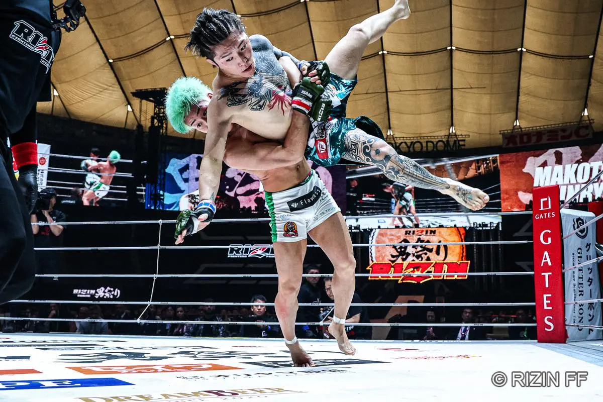 「RIZIN男祭り」第8試合：神龍誠 vs. 伊藤裕樹 写真1