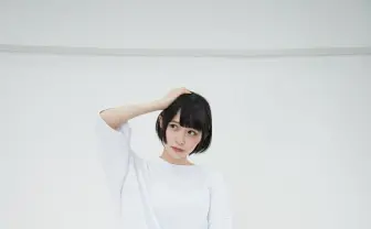 青山裕企が美少女つぶらを撮り下ろし クリエイター×モデルの作品が毎週刊行