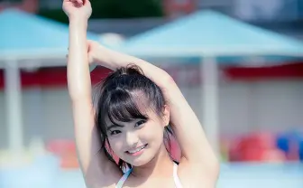 【水着グラビア】「下乳天使」こと片岡沙耶 たわわなボディを炎天下にさらけだす!