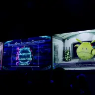 GOICについて説明する小型ロボット「ハロ」