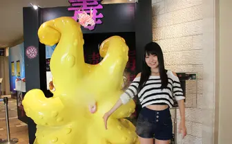 AV女優・つぼみ、危険生物の集う「毒毒毒(もうどく展)」へ潜入取材!