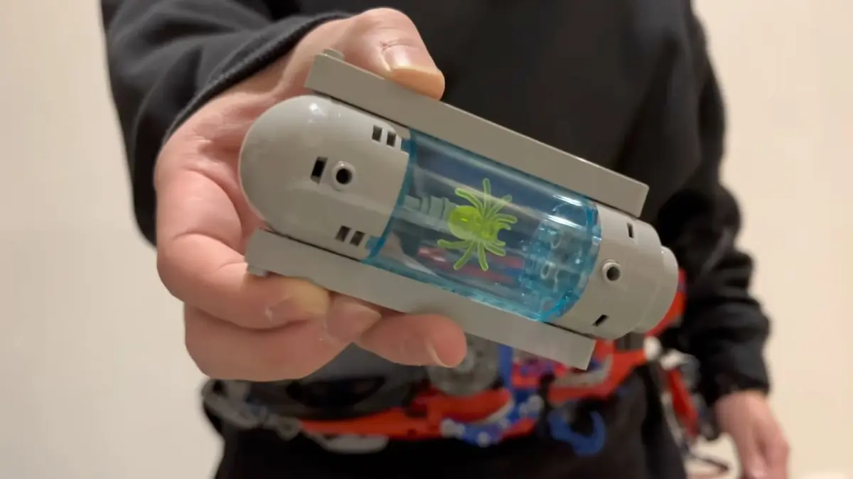 装填するクモが入ったカプセルも本格的／画像は特撮妄想くんチャンネルから