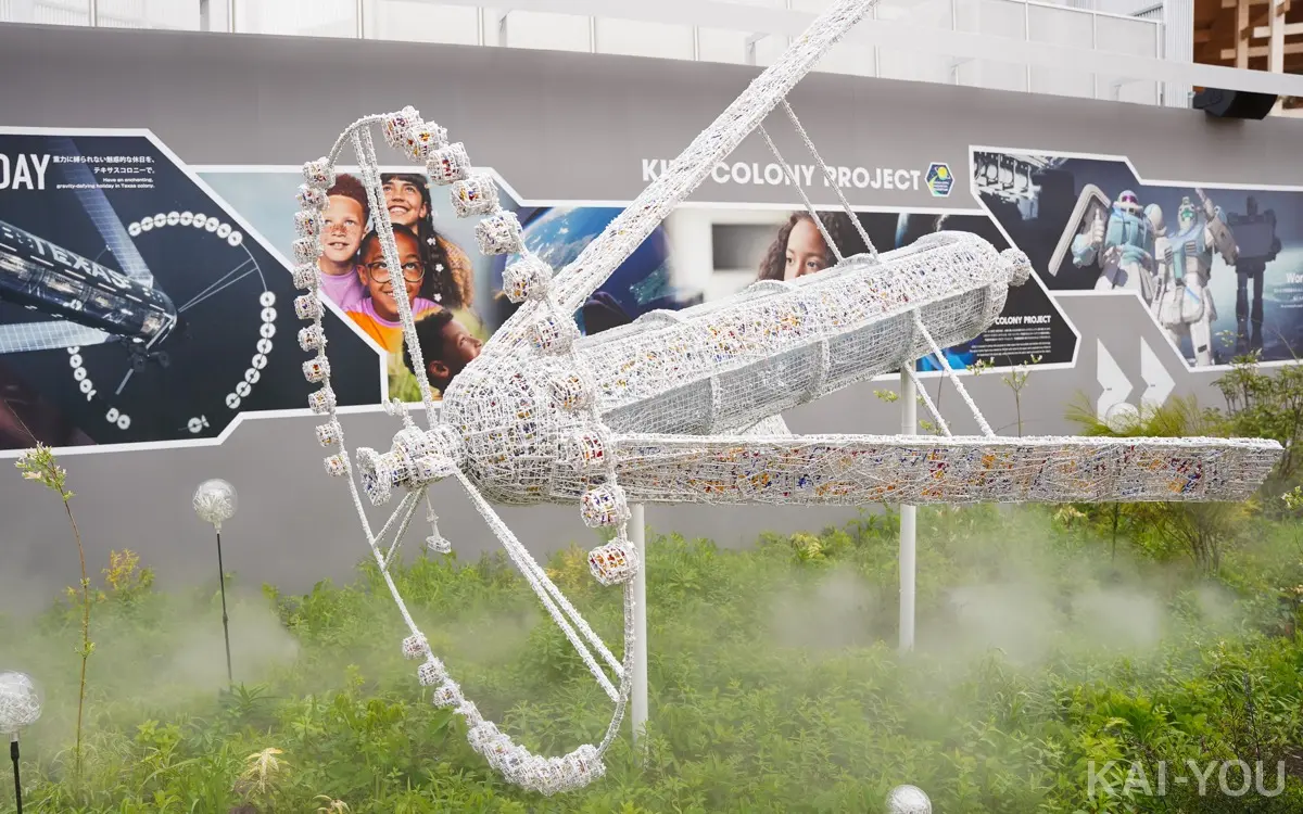 ランナーからつくられたスペースコロニーのモニュメント