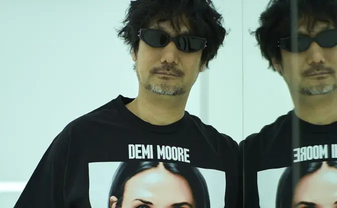 GEEKS RULEと映画『サブスタンス』のコラボT発売　小島秀夫をモデルに起用