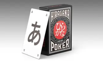 「ひらがなポーカー」とは? 5枚のカードがつくるシュールな偶然のことば