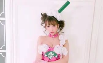 AV女優 三上悠亜、スタバのフラペチーノコスに「かわいすぎて飲めない!」の声