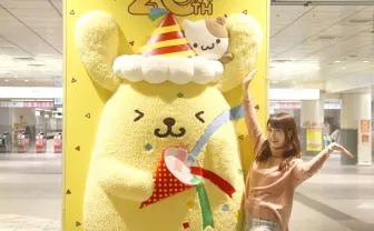 ポムポムプリン巨大ぬいぐるみが渋谷に! 今度は「なでなでプリン」