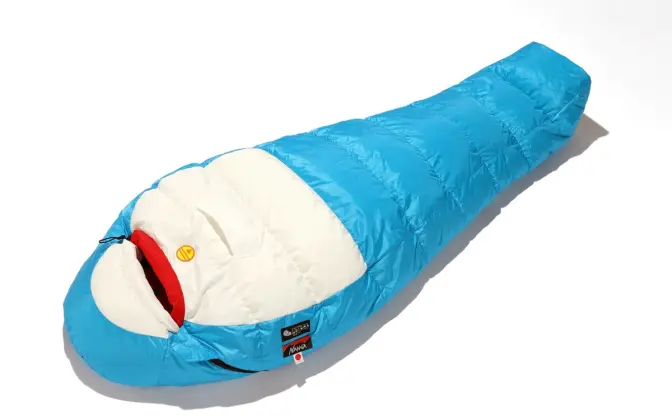 ドラえもん×NANGAコラボ寝袋発売　頭からつま先までふかふかダウンに包まれる