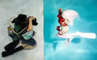 月刊化した「水中ニーソ」撮影現場に密着！ 水中メイクのコツも