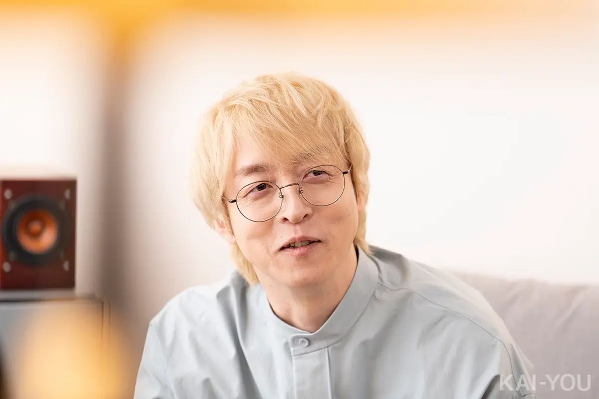 ミュージシャンの道を歩みたいと考えた、大学卒業間際のヒゲドライバーさん。家族から反対される中、唯一「好きなことをやらせてやれ」と言ってくれたのがヒゲ父だった。お金もなく売れる気配もなく、音楽に打ち込む日々だったが、ほどなくして病床で息を引き取る前のヒゲ父から最後にかけられたのが「今、楽しいか？」という言葉だったという。KAI-YOUでは実家までお邪魔して当時のことをうかがっている