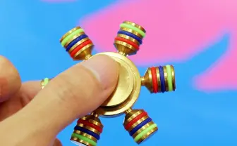 触るだけの玩具「フィジェット」なぜ人気? おもちゃ開発者が考察