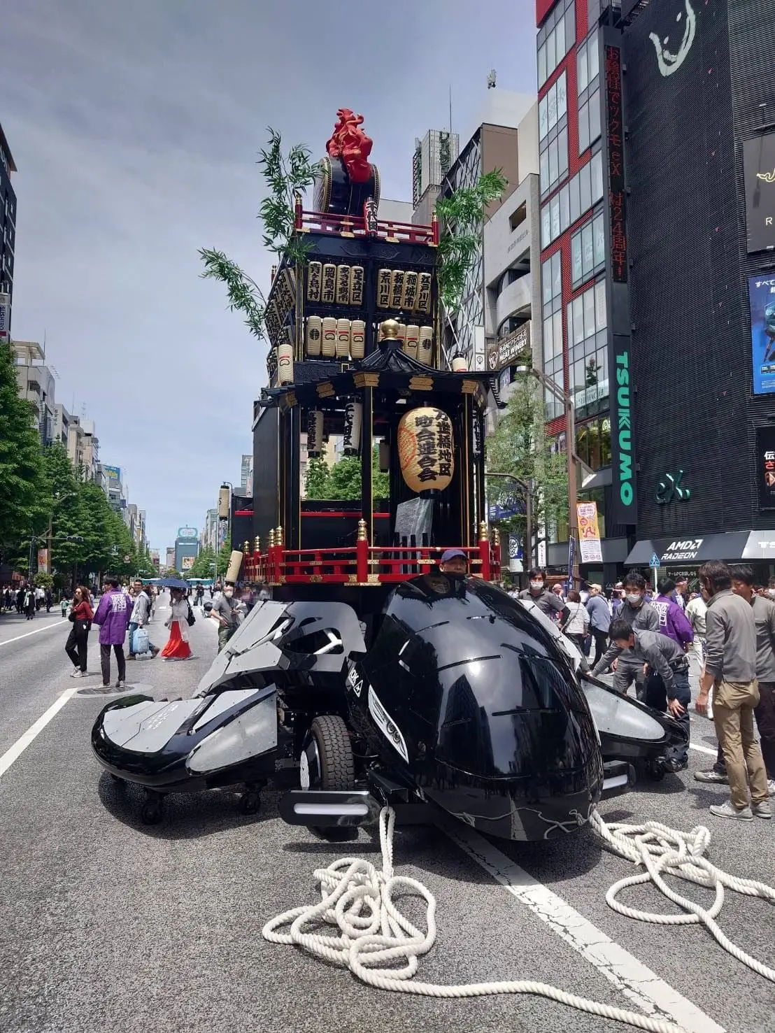 神田祭に現れた“謎の山車”の正体は？ 伝統と先端技術が融合した「ツナグルマ」