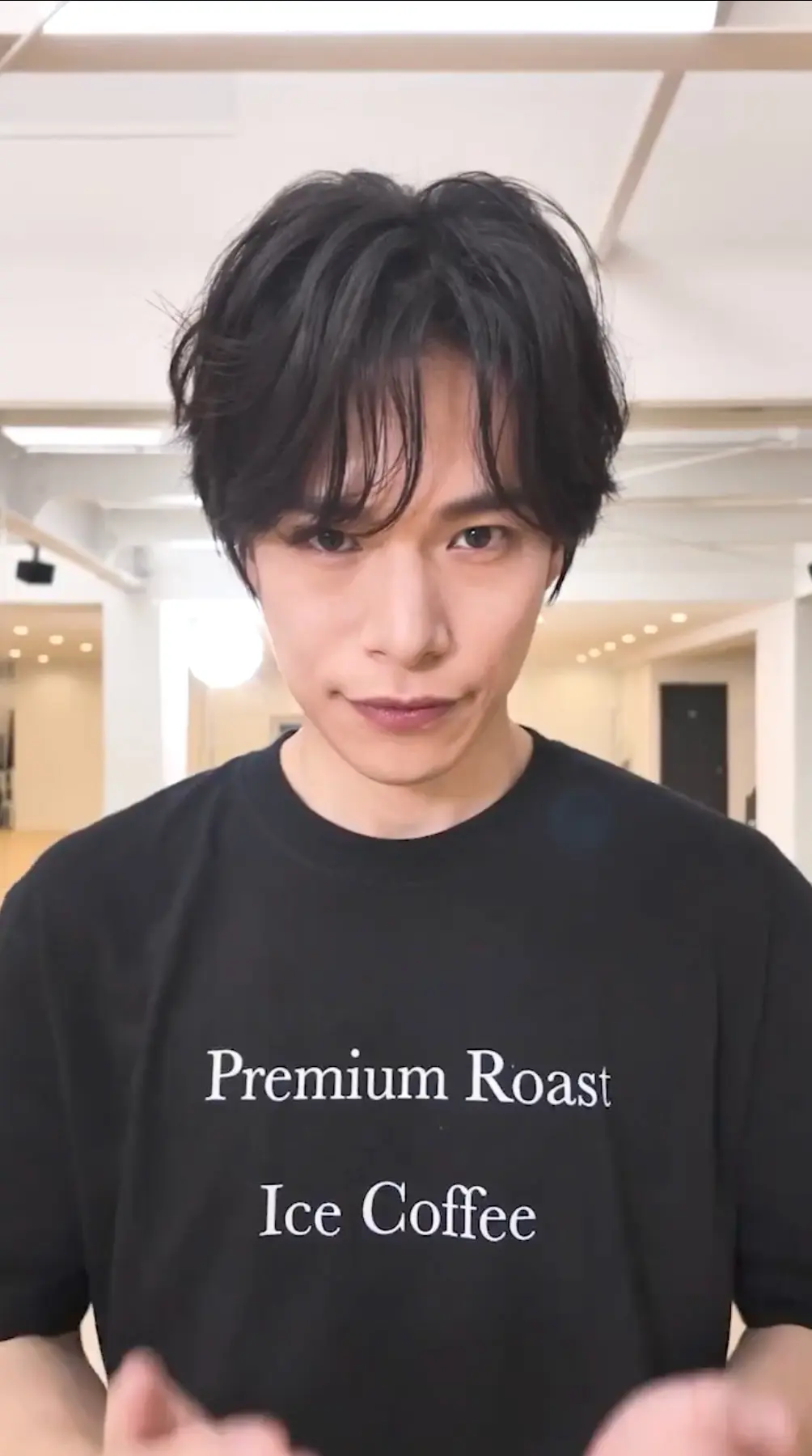 キリッとした表情のNOSUKEさん