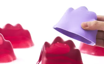 「無限メタモン製造機」がポップすぎる ゼリーも砂もメタモンに変身!