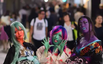 極彩色の「#異色肌ギャル」再び! 表参道での花魁スタイルも異次元の存在感