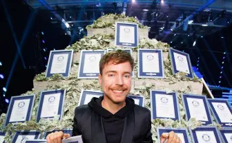 世界一のYouTuber「MrBeast」批判殺到のAIサムネイル画像生成ツールを提供中止