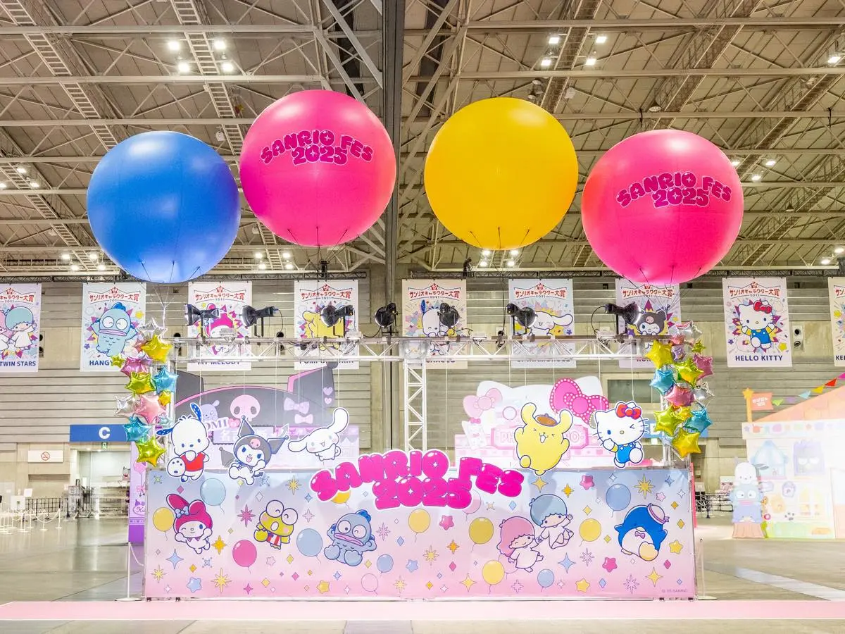 エントランスのモニュメント