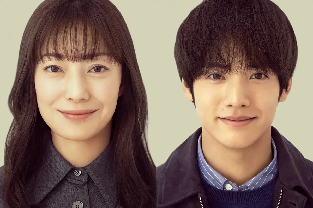 菅野美穂さん演じるライターの千紘と赤楚衛二さん演じる編集者・小沢