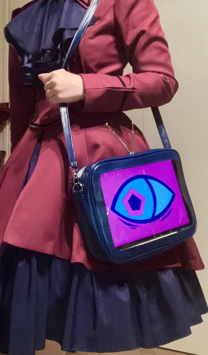 肩に下げると確かに頼もしい存在感