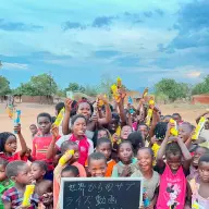 一般社団法人WORLD SMILEが運営する「世界からのサプライズ動画」／画像は<a href="https://world-smile.jp/" target="_blank">公式サイト</a>より