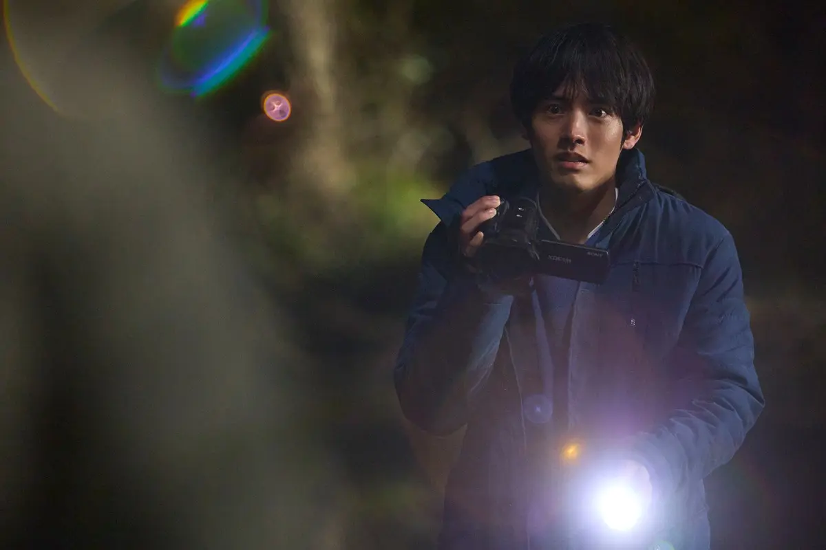 小沢の視線の先にあるものは……