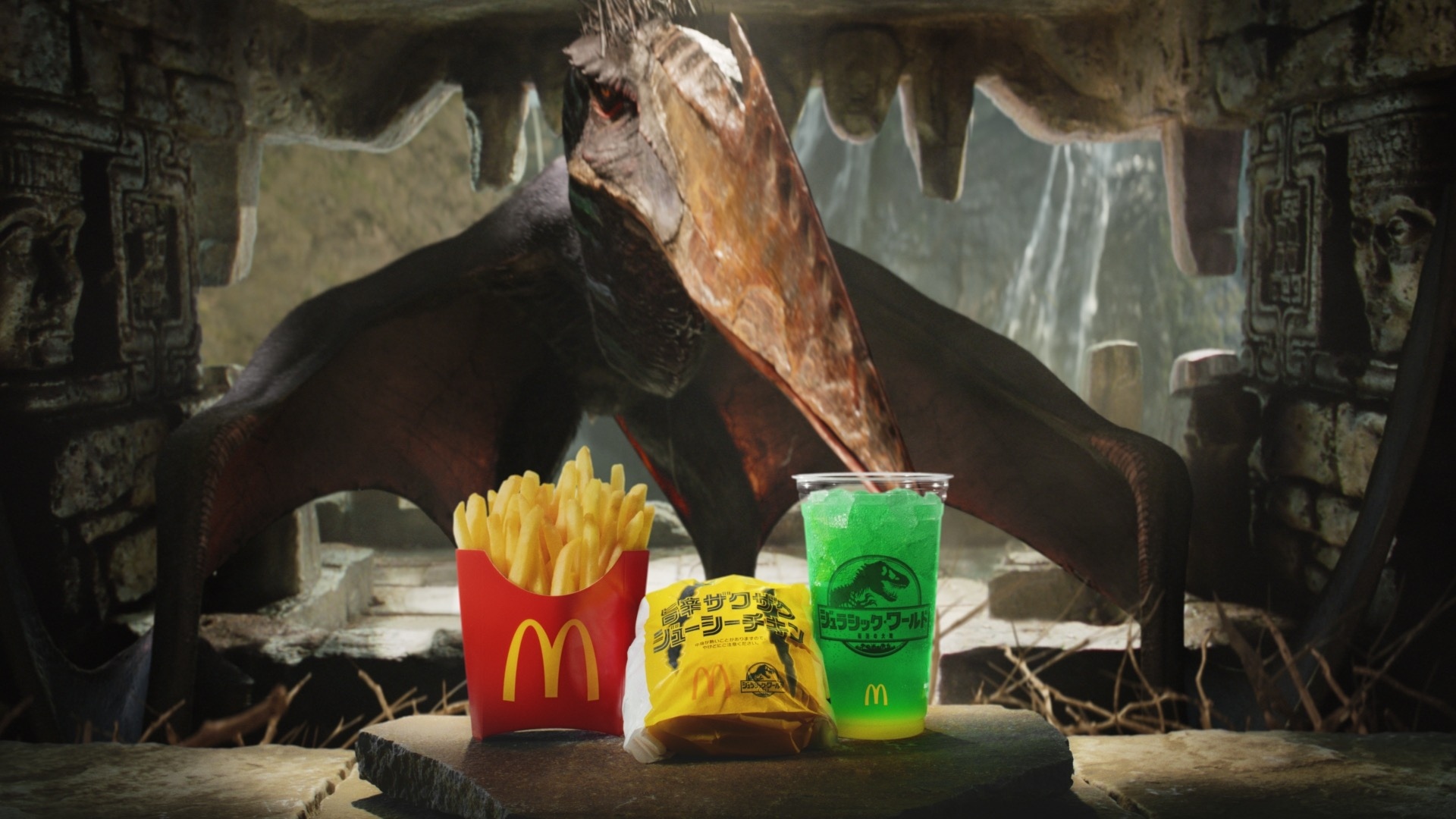 マクドナルド「ジュラシック・ワールド」コラボ決定 限定バーガーに恐竜の爪痕!