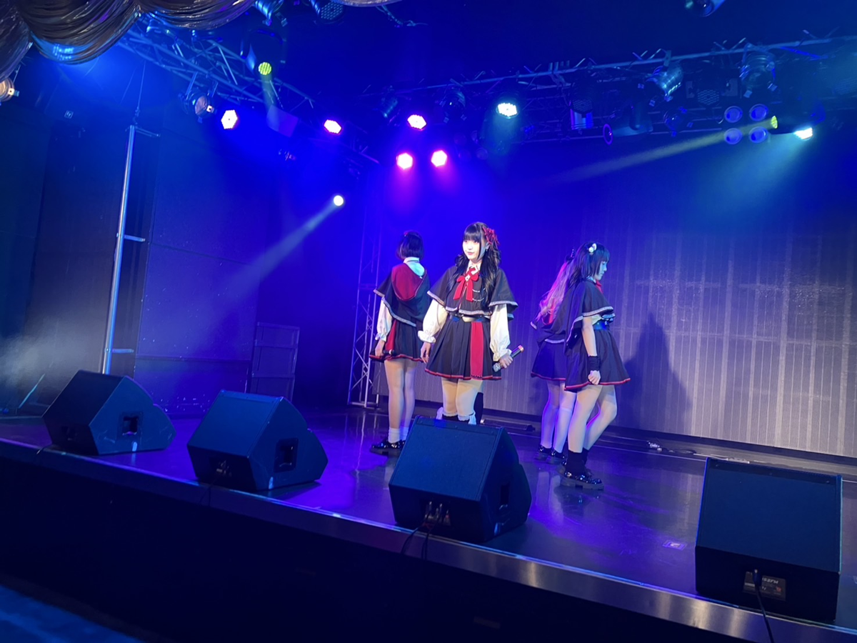 ライブステージでMV撮影を行ういきなりテルミー