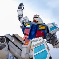実物大ガンダム像がそびえる大阪・関西万博の「GUNDAM NEXT FUTURE PAVILION」