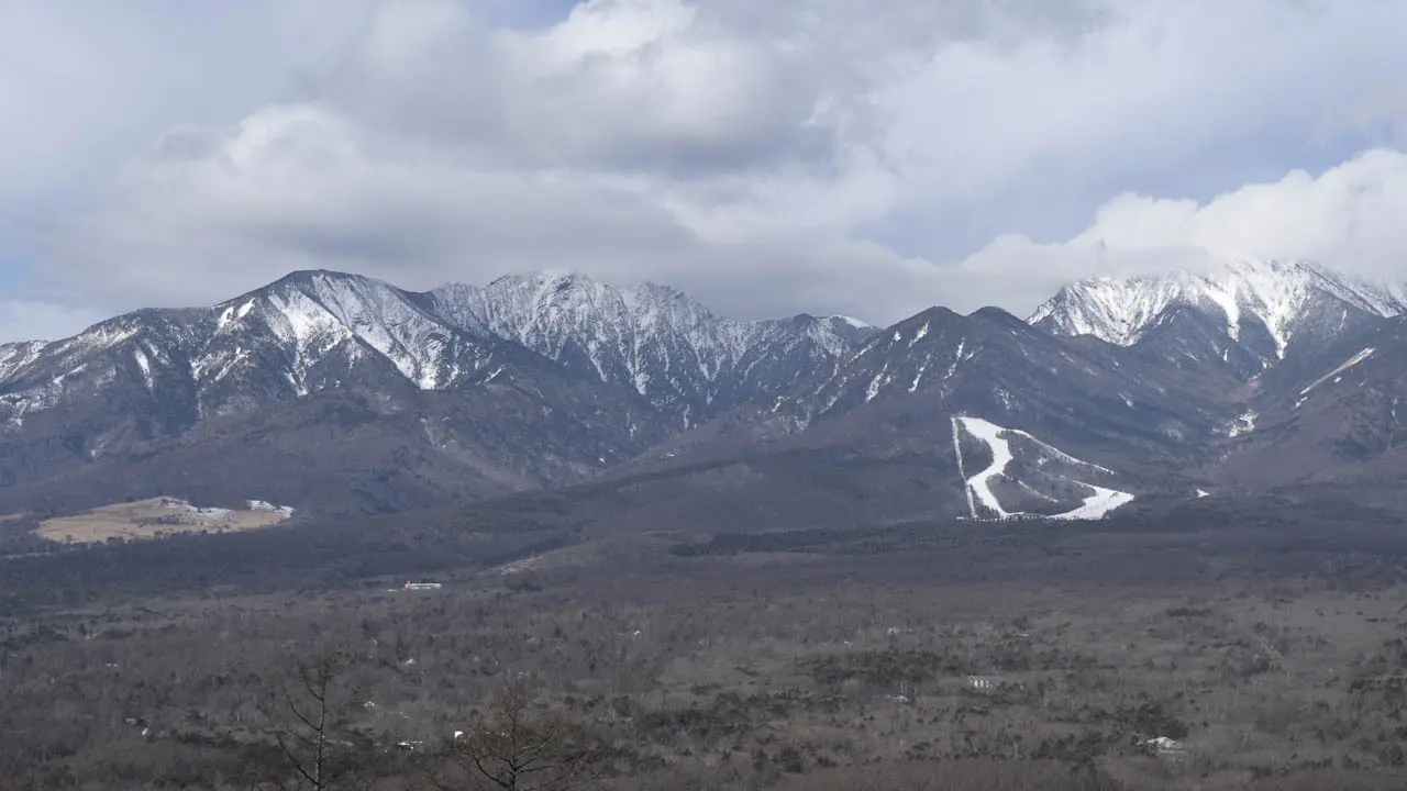 映画公開前に筆者が来訪した際の野辺山地域周辺から望んだ山々。（筆者撮影）