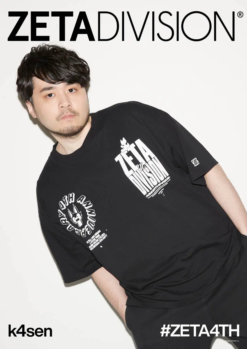「ZETA DIVISION 4TH ANNIVERSARY TEE」を着用したk4senさん
