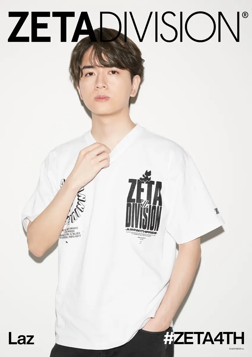 「ZETA DIVISION 4TH ANNIVERSARY TEE」を着用したLazさん
