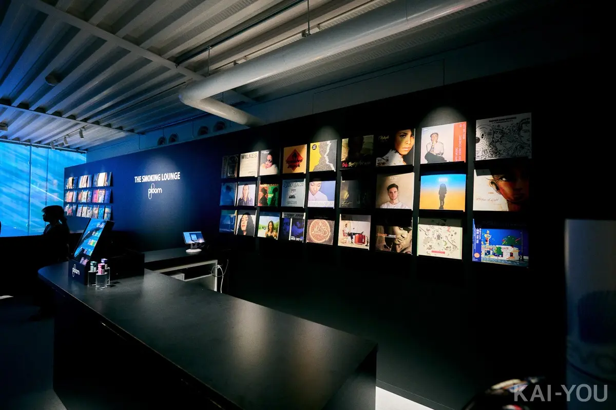 壁面には様々なレコードが