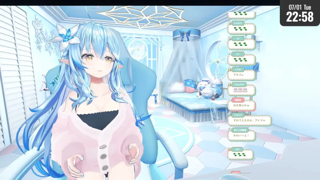 ゆるっとした部屋着は、VRChat専用衣装とのこと