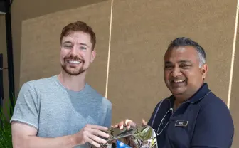 米YouTuber「MrBeast」登録者数4億人記念のトロフィーがヤバすぎる