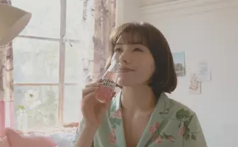 仲里依紗、自らを鍛え上げる1週間公開　美しく鋭利な三点倒立🤸