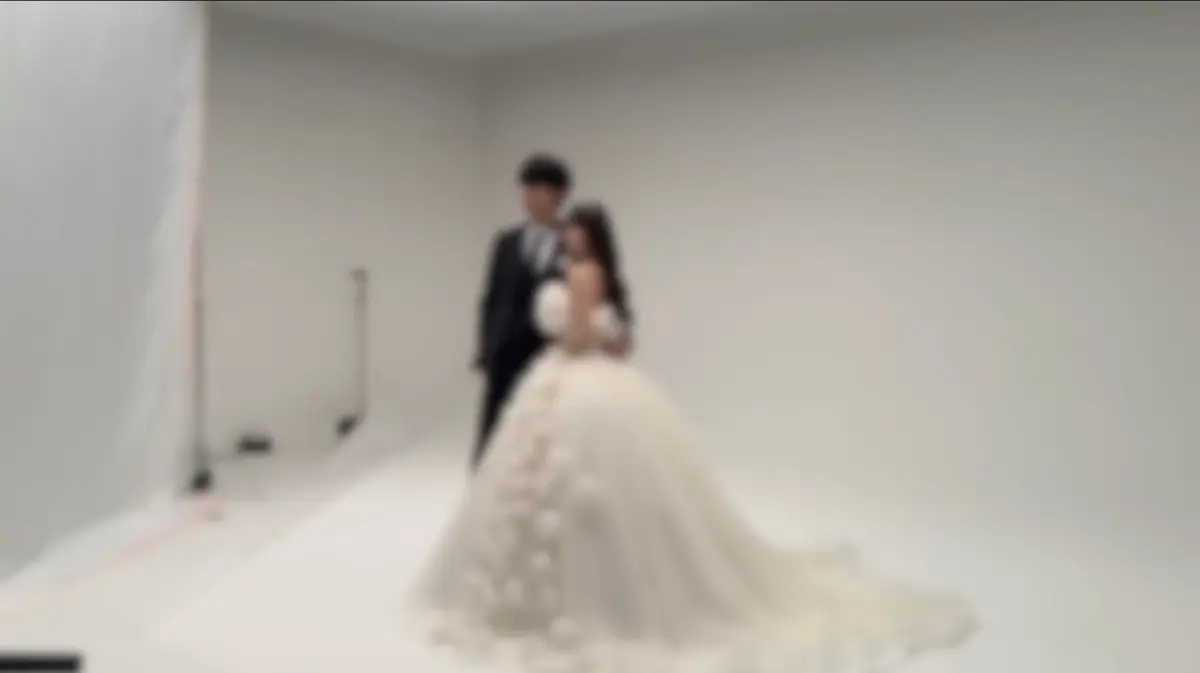 ウェディングフォト撮影風景1／画像はYouTubeより