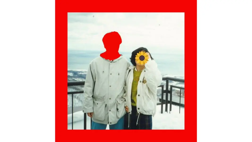 顔が隠された人物写真