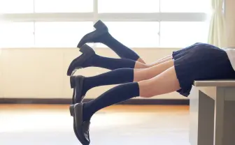 フェチ写真家 青山裕企の写真展 制服少女を撮り続けた10年をたどる