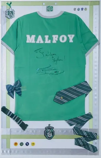 トム・フェルトンから松島聡へ贈られたスリザリンのTシャツ