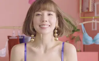 仲里依紗の下着姿に思わずドキッ　カラフルなブラを大胆に…