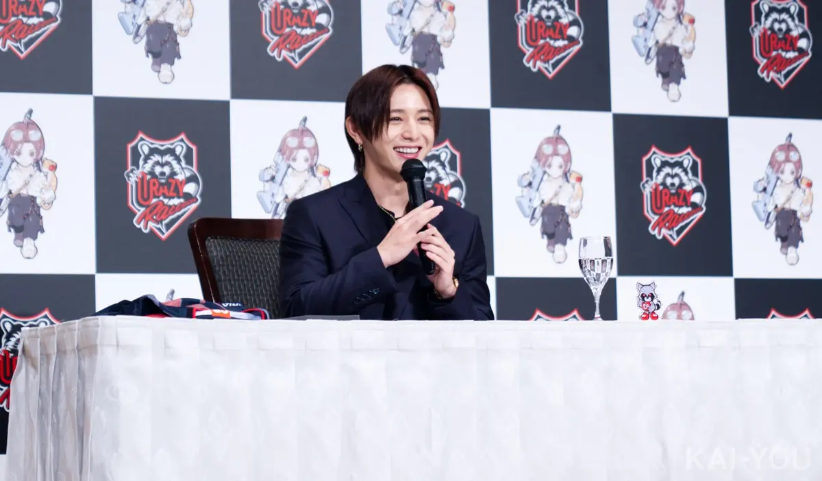 記者会見に登場した山田涼介さん