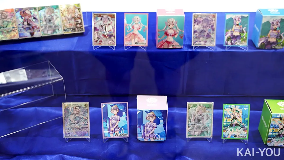 会場に展示された「ホロナツパラダイス」バージョンのスタートデッキセット