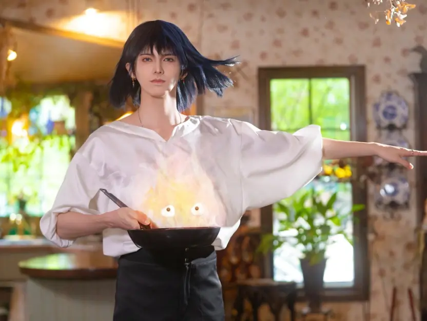 C106】スタンミ、黒髪ハウルのコスプレでコミケ参加 写真集などを頒布