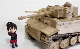 ほぼベニヤ板で「ガルパン」戦車を再現 こいつ…スマホで動くぞ!?